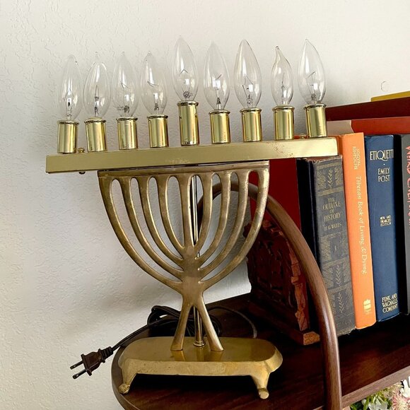 Vintage Brass Electric Menorah Lamp With 9 Bulbs & Sturdy Base - Picture 1 of 14
